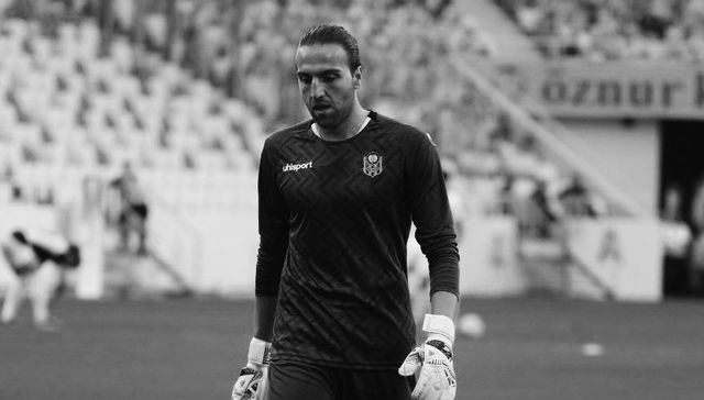 Los guantes también de luto