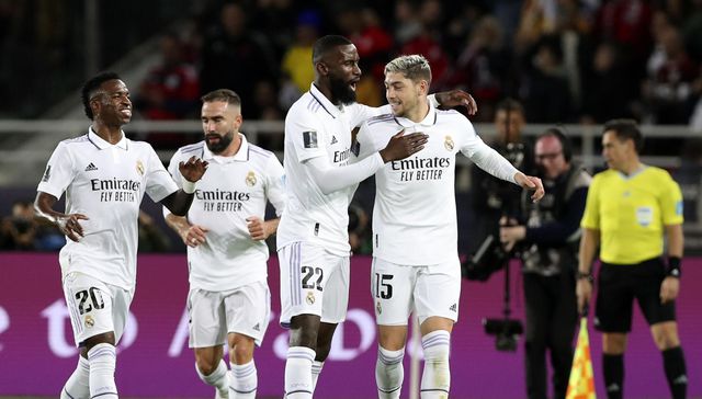 Andás volando, Halcón