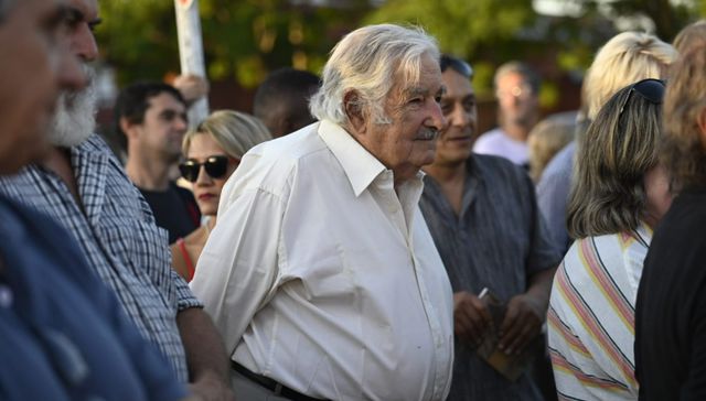 Con el diario del lunes