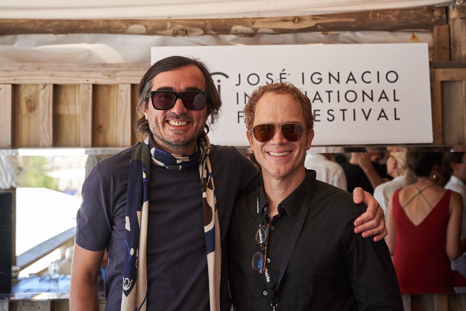 Efe Cakarel y Michael Young en el José Ignacio Film Festival. Foto: cedida a LatidoBEAT