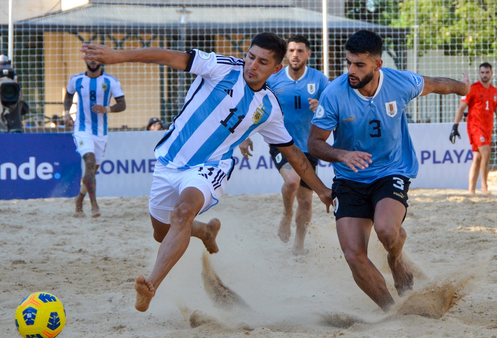 Fútbol Playa: Uruguay cayó 5-4 con Argentina y complicó chances  mundialistas en Rosario