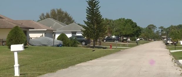 Muere niño de dos años olvidado en un auto en Florida un día récord de calor