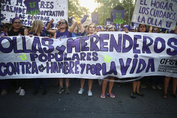 Mujeres toman las calles: dos marchas confluyeron en Montevideo en otro 8M