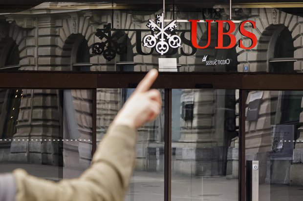 El banco suizo UBS compró a su rival en crisis, Credit Suisse, por US$ 2.000 millones