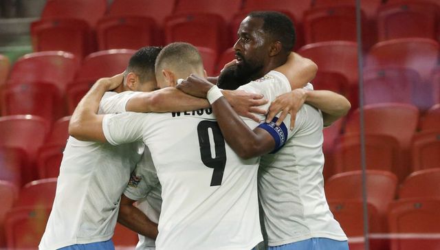 La pelotita en el medio