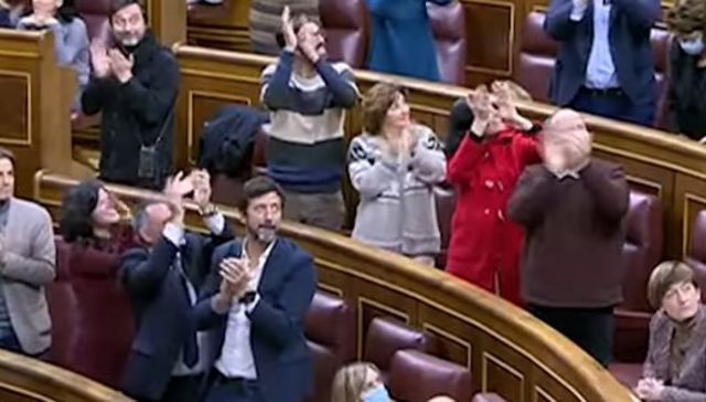 Y sin embargo se mueve