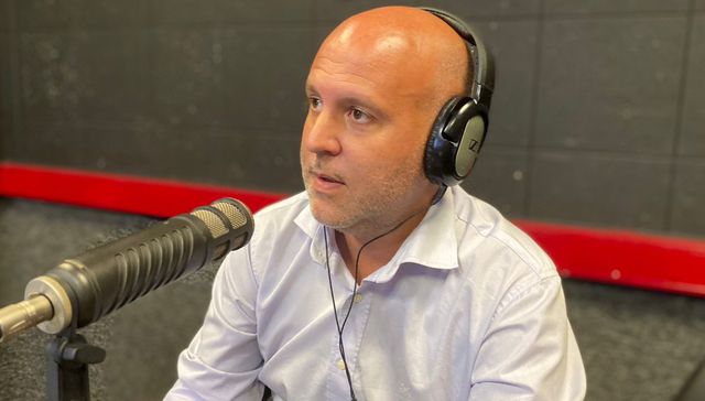 De visitante o de local