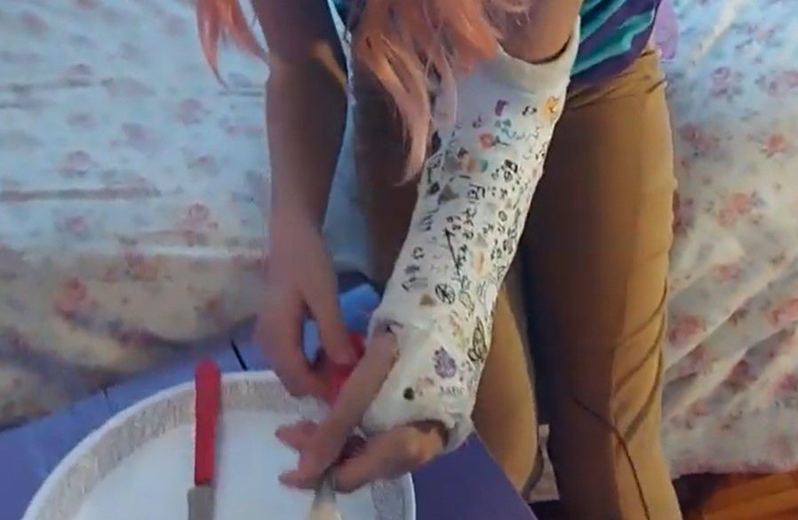 Te agradezco de antebrazo