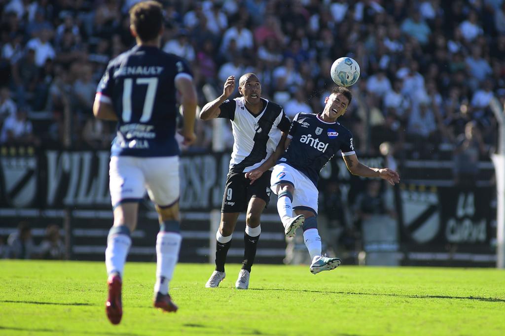 El Nacional le arrebata el Apertura al Peñarol, que empató con el Danubio