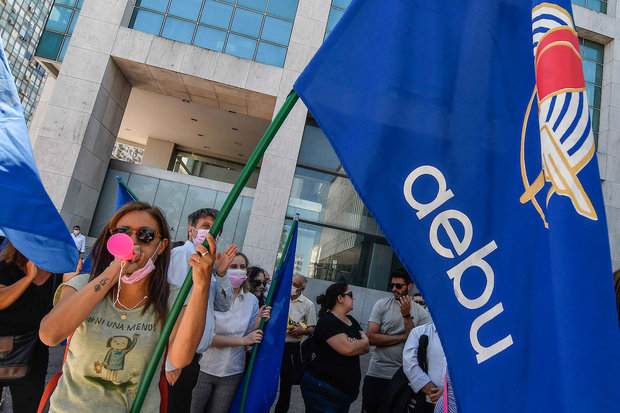 AEBU endurece medidas en medio de negociación por rescate para la Caja Bancaria