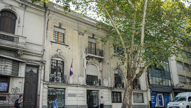 Desarrolle y fundamente