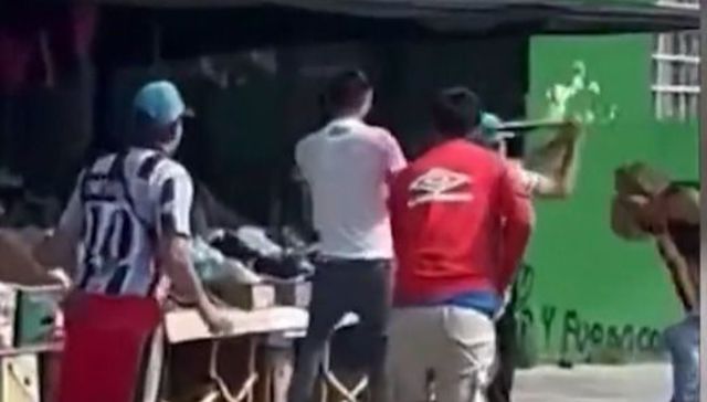 Y se marchó