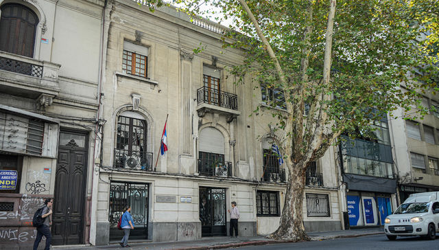 Desarrolle y fundamente