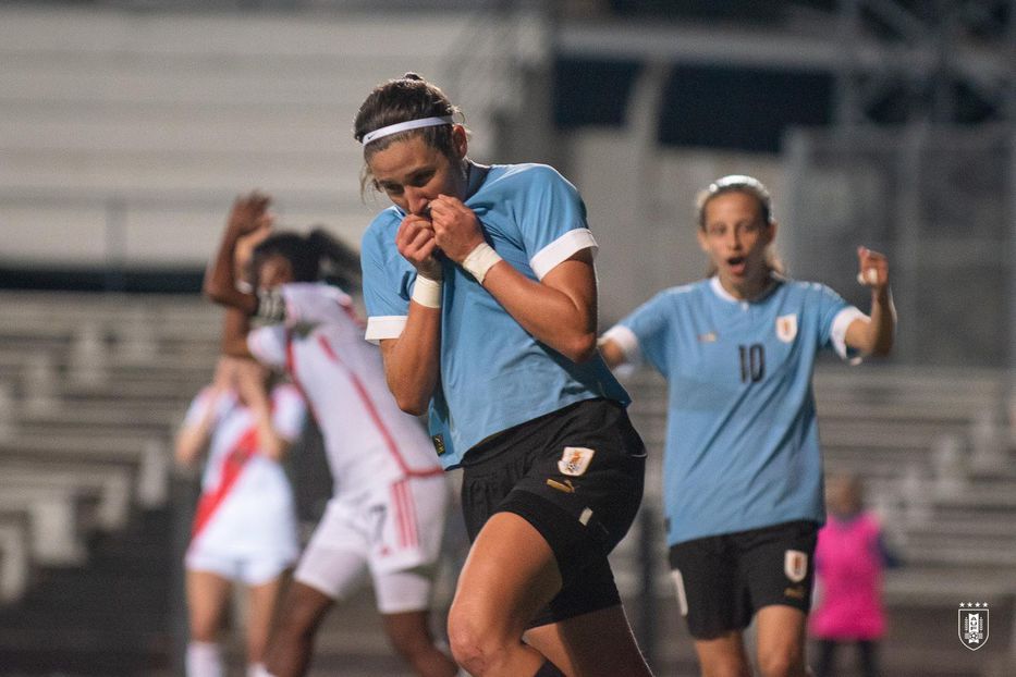 Uruguay goleó 6-1 a Perú en fútbol femenino