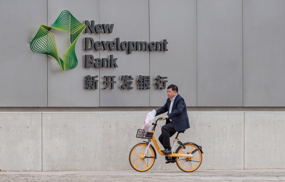 Sede del Nuevo Banco de Desarrollo (NBD) en Shanghái, China. -   Foto: EFE/EPA/ALEX PLAVEVSKI