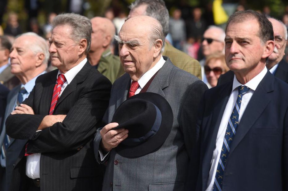 García Pintos, Julio María Sanguinetti y Guido Manini Ríos en el homenaje a los caídos. Foto: Dante Fernández / FocoUy