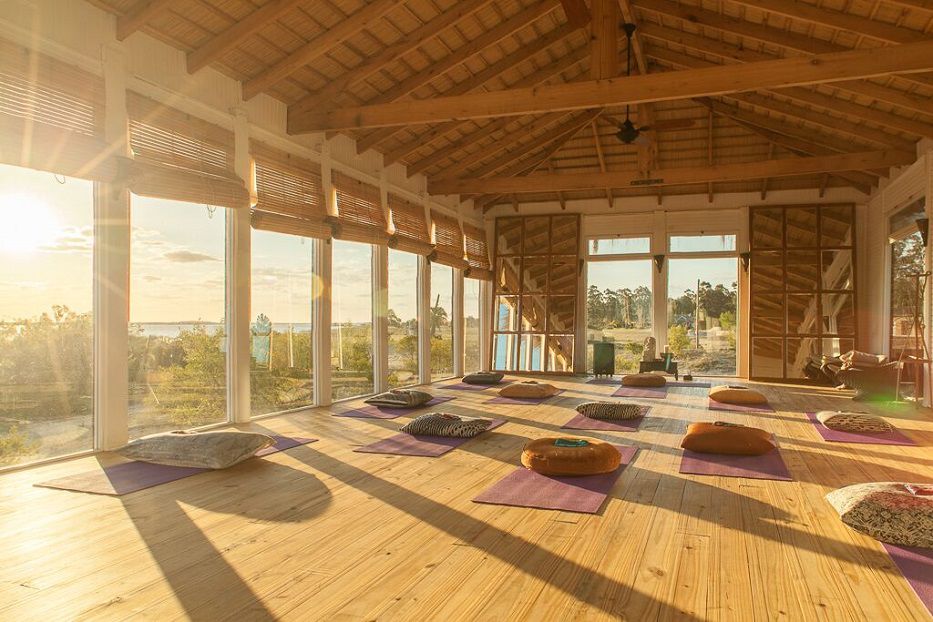 Hay sesiones de yoga en diferentes franjas horarias. Foto cedida a Montevideo Portal.