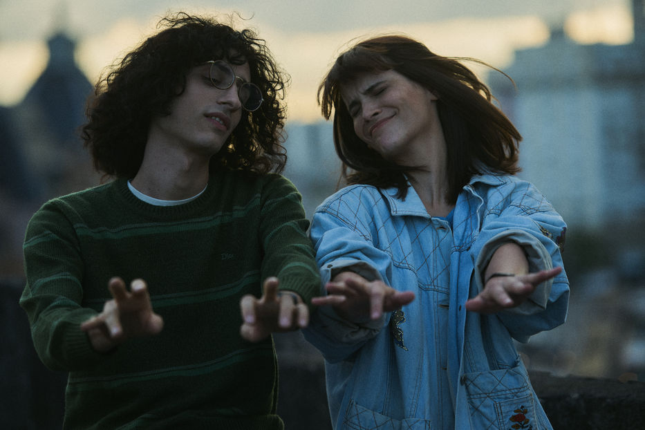 Ivan Hochman (Fito Páez) y Micaela Riera (Fabiana Cantilo). Foto: Netflix