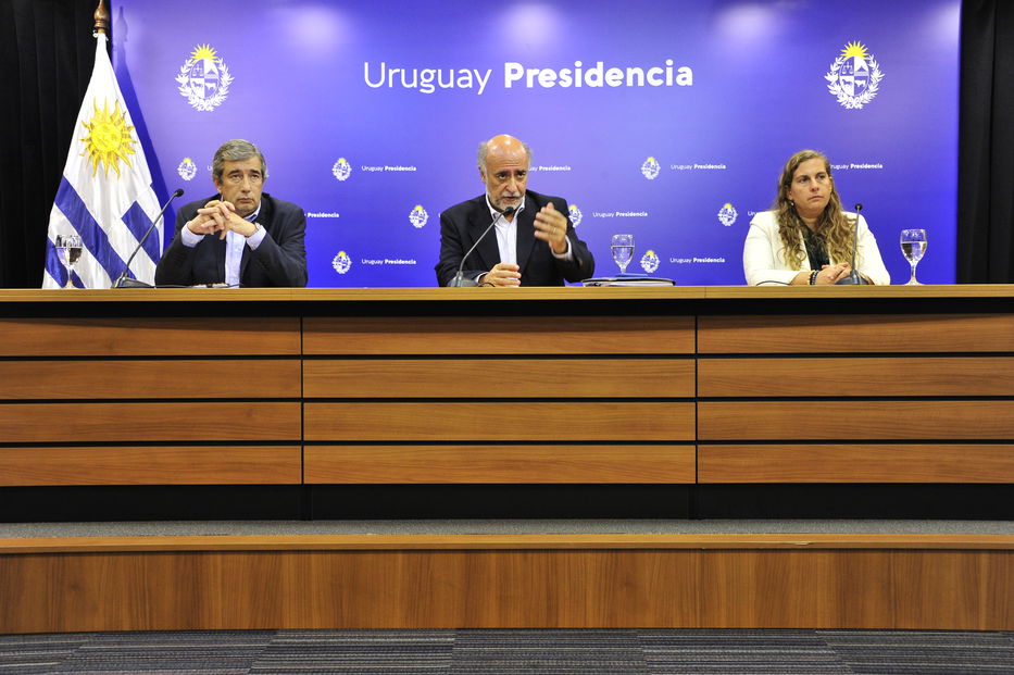 Mario Arizti, Pablo Mieres y Valentina Arlegui. Foto: Presidencia
