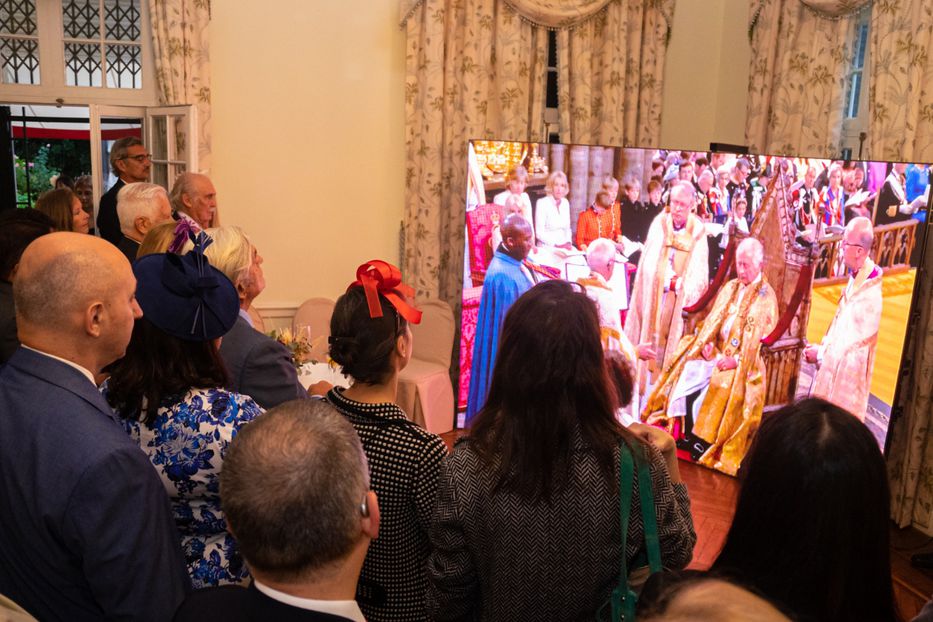 Transmisión en vivo de la coronación del Rey Carlos III. Foto: Embajada Británica