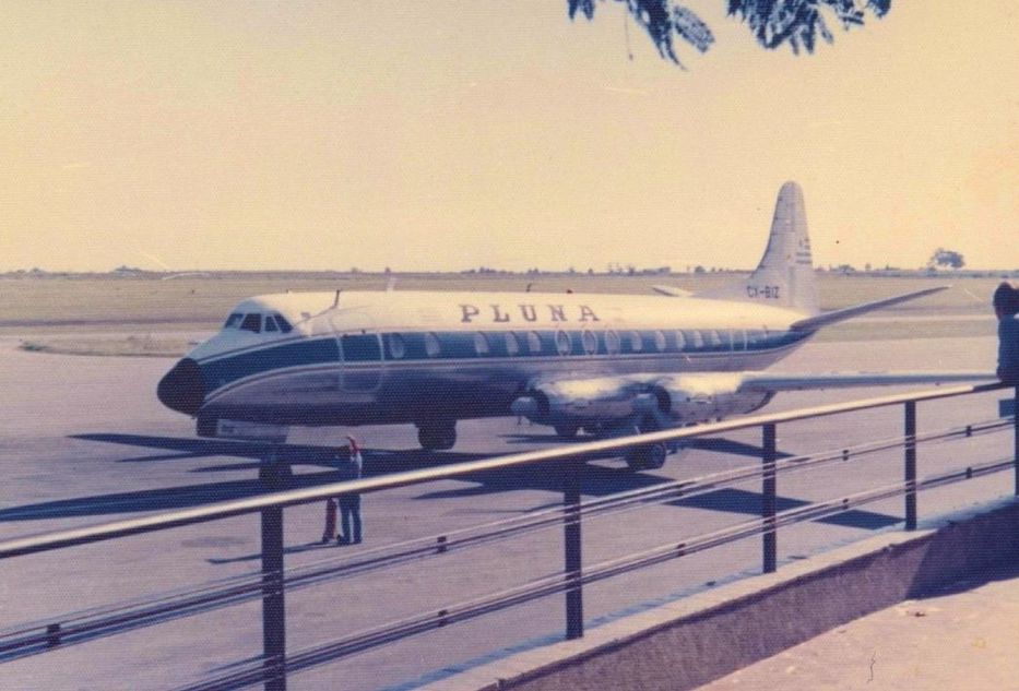 Vickers Viscount 810 matrícula CX-BIZ comprado por Pluna a la brasileña VASP en 1975. La foto fue tomada en Carrasco en 1977. Voló hasta 1982. Foto: Memorias de Pluna