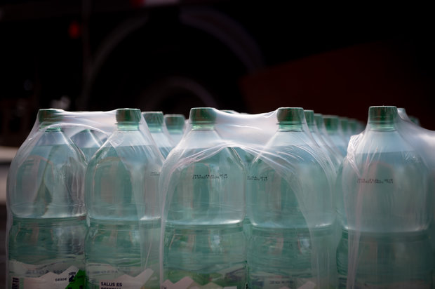 Mides extendió por un mes subsidio de dos litros de agua por día para población vulnerable
