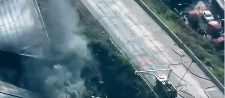 Colapsa un tramo de una de las principales autopistas de EE.UU. por un vehículo en llamas