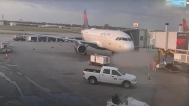 EE. UU.: trabajador de aeropuerto muere absorbido por turbina de avión