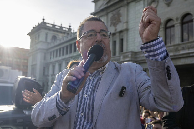 MPP saludó a uruguayo elegido presidente de Guatemala y recordó su exilio en Montevideo