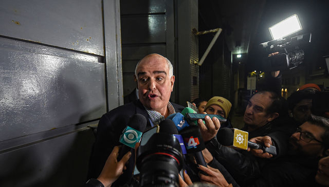 Con las miradas puestas ahí