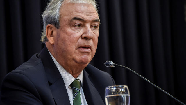 Abriendo el paraguas