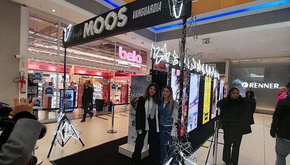 Exhibición del Desafío MOOS en el segundo nivel del shopping Tres Cruces. Foto: Montevideo Portal.