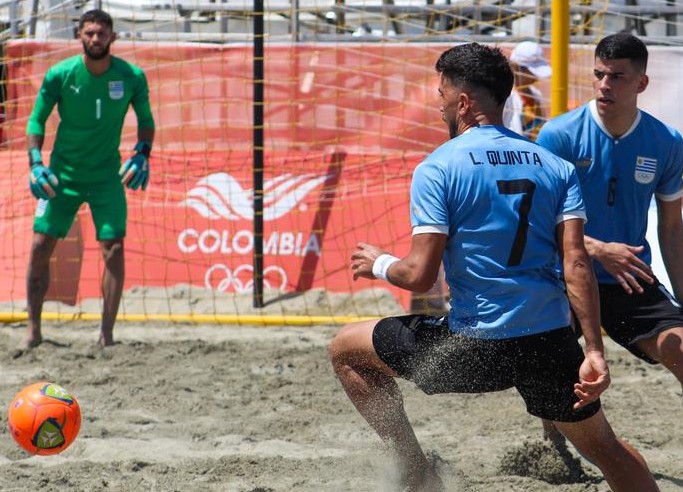 La Roja encabeza el Sudamericano de fútbol playa tras golear a Uruguay