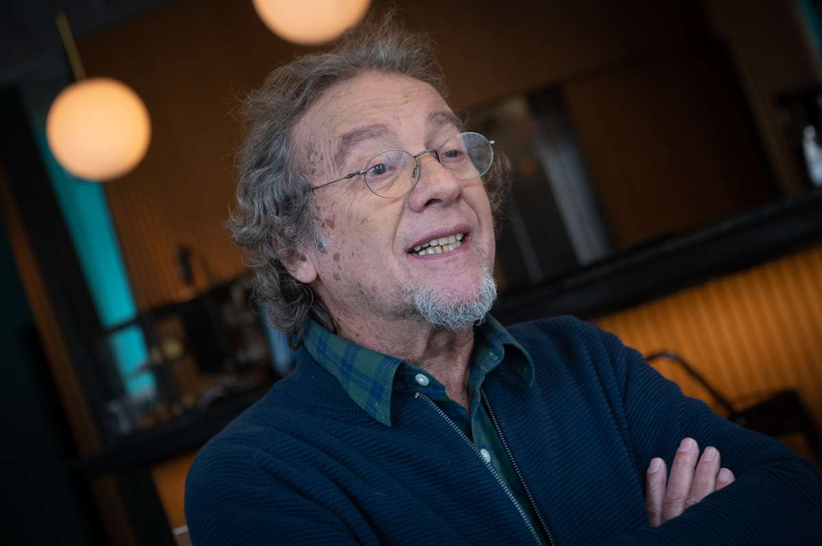“El rol es un poco malcriar”: Roy Berocay, sus 12 nietos y lo que heredó de su abuelo