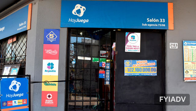 Jugar y cruzar los dedos