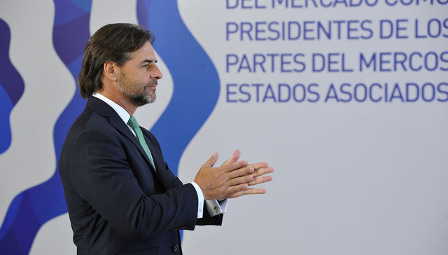 De visitante o de local