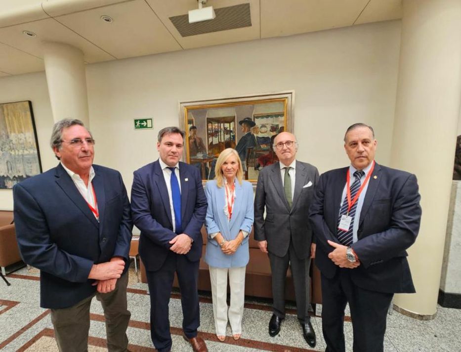 Argimón junto a la delegación uruguaya y Fernández Trigo. Foto: cedida a Montevideo Portal