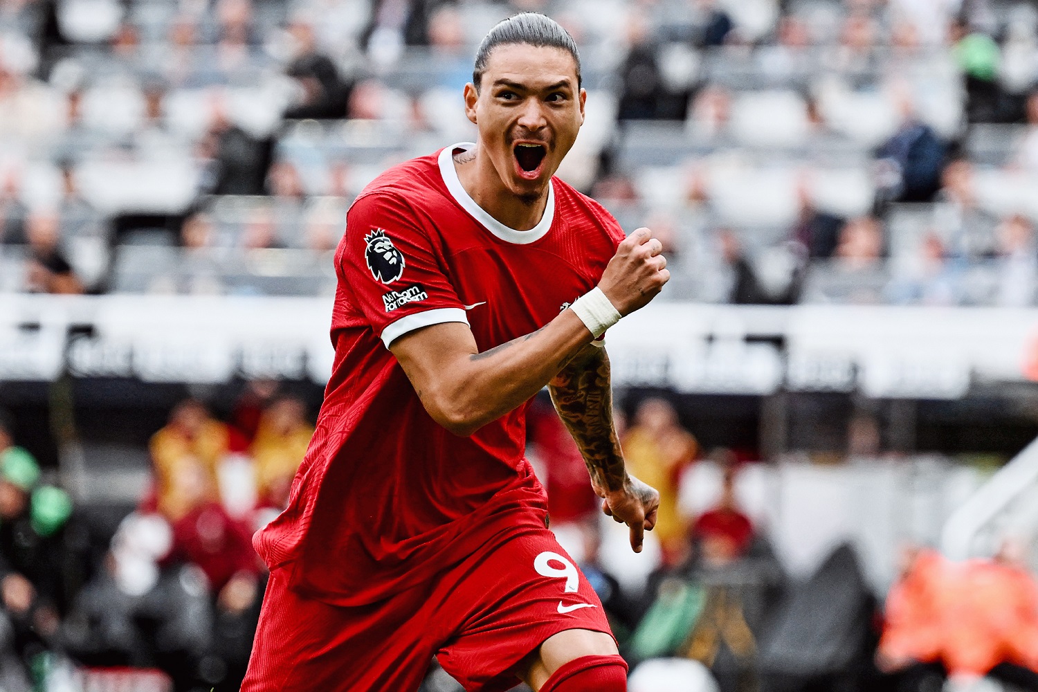 Darwin Núñez marcou dois gols na visita do Liverpool por 2 a 1 ao Newcastle