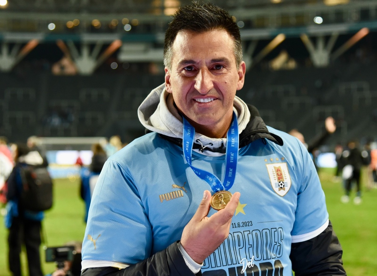 Sub-20: AUF pretende la vuelta de Marcelo Broli, que quiere dirigir a la selección mayor