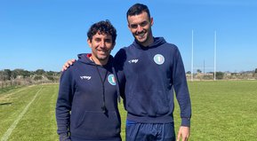 De atrás hacia adelante