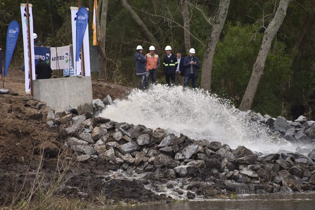 Tras 35 días de obras, OSE inició el trasvase de agua del río San José al Santa Lucía