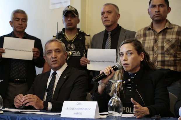 Compañera de fórmula de candidato asesinado disputará la Presidencia de Ecuador