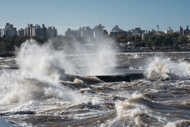 Metsul advierte por un “ciclón bomba” que afectará las costas del Atlántico sur