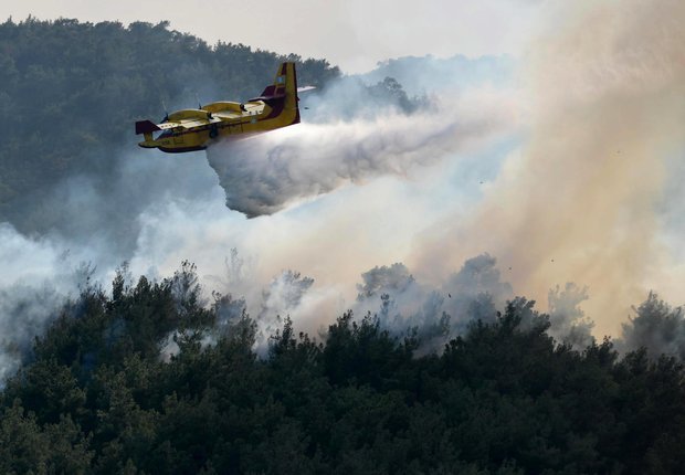Grecia registra 122 incendios en simultáneo, con rebrotes en los principales frentes