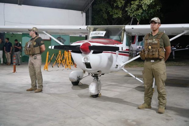 Policía de Bolivia allanó hangar e incautó avioneta de hermana del Kolla, secuaz de Marset
