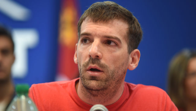 Se baja en la orilla