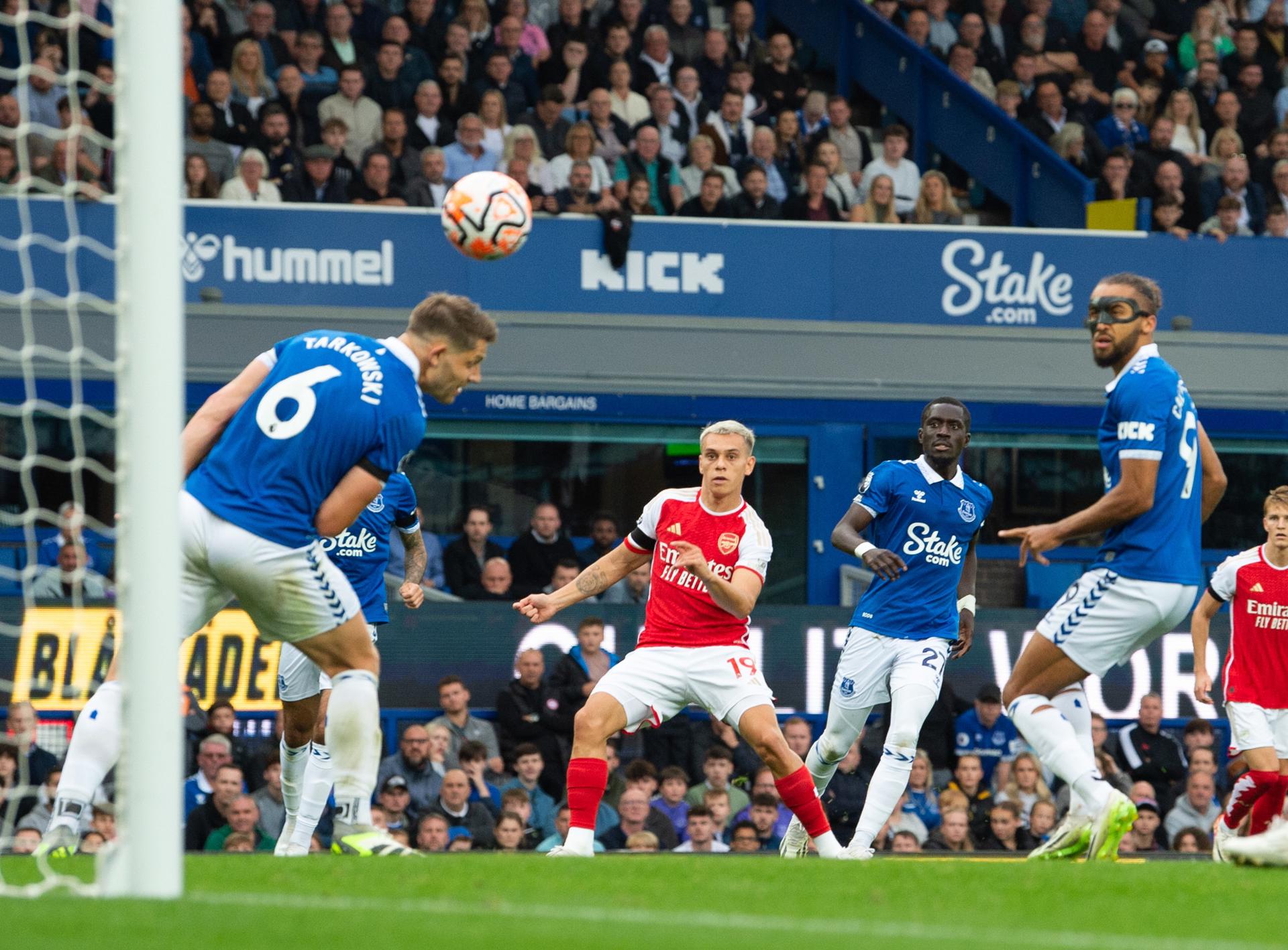 Premier League: Chelsea and Arsenal secure important victories