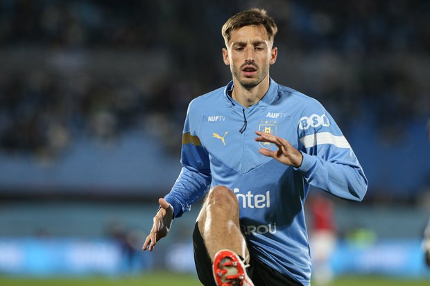 Mundial: Viña sufrió un desgarro a un mes del debut de Uruguay y preocupa en la selección