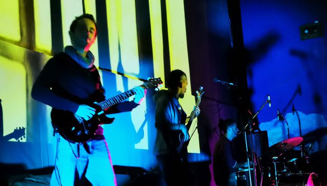 Abajo del Jacarandá