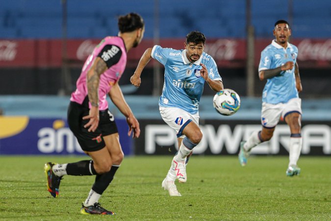 Tras 22 meses de negociaciones con los jugadores, el fútbol uruguayo no  sabe cómo continuar: sigue el debate entre clubes y SAD - M24 · La radio  que nos mueve